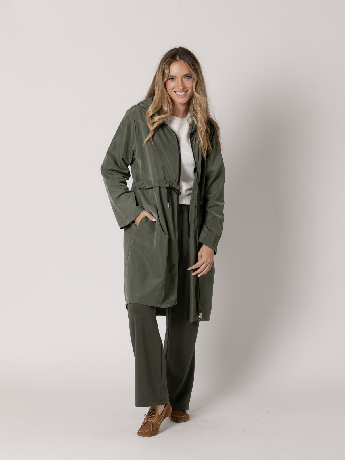 Parka larga ajustable color Verde