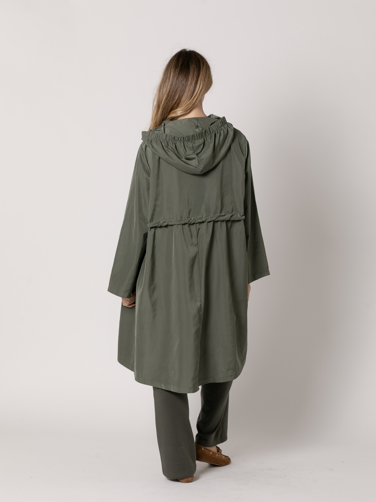 Parka larga ajustable color Verde