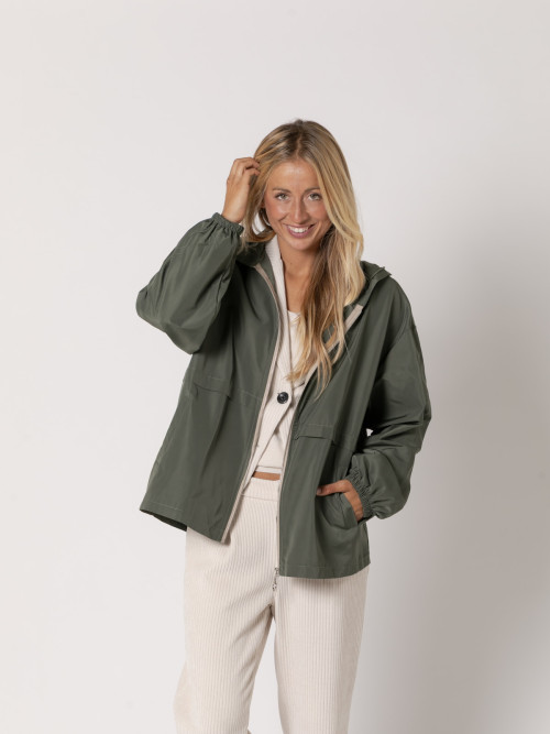 Gabardina corta color Verde