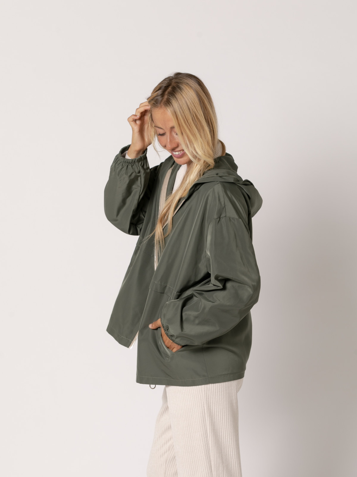 Gabardina corta color Verde