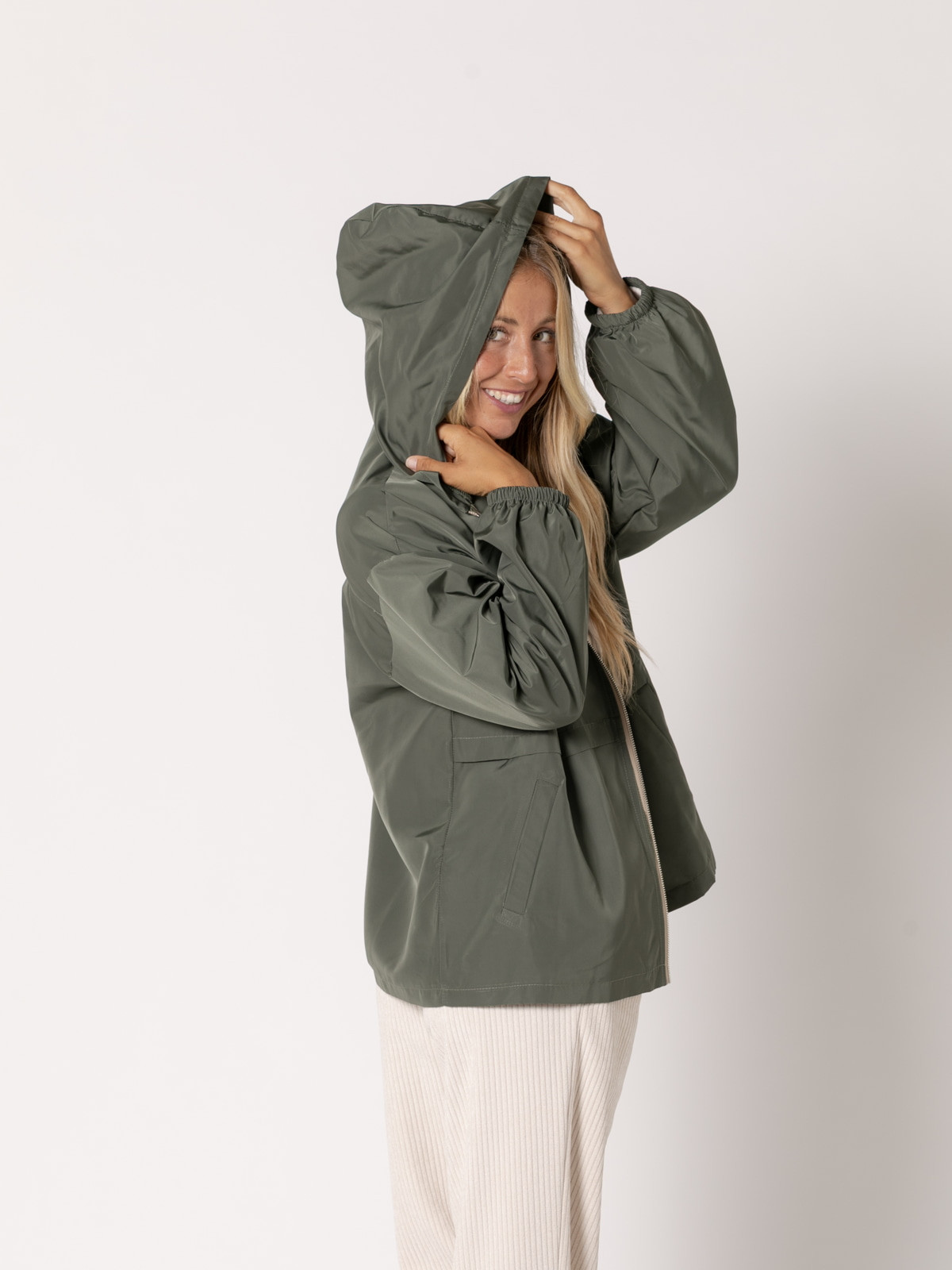 Gabardina corta color Verde