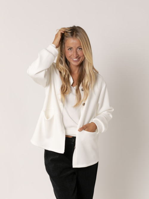 Chaqueta comfy sport bolsillos color Marfil
