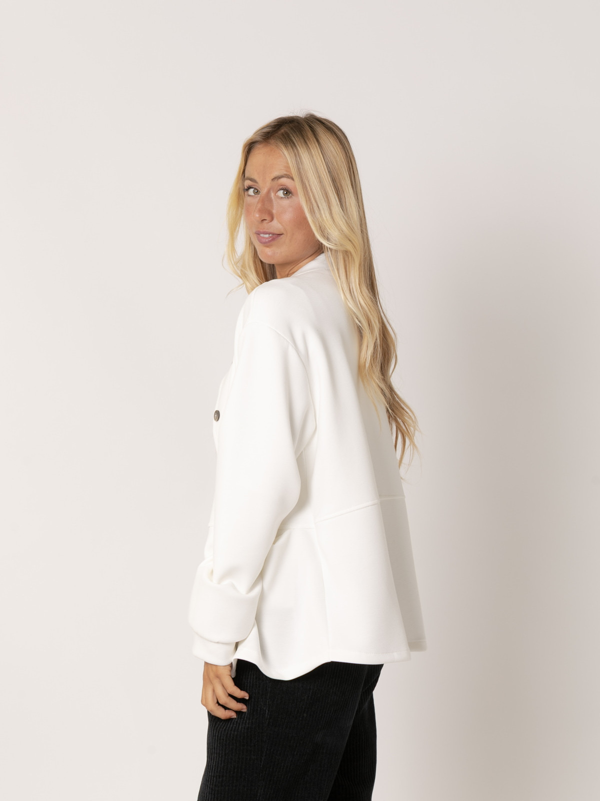 Chaqueta comfy sport bolsillos color Marfil