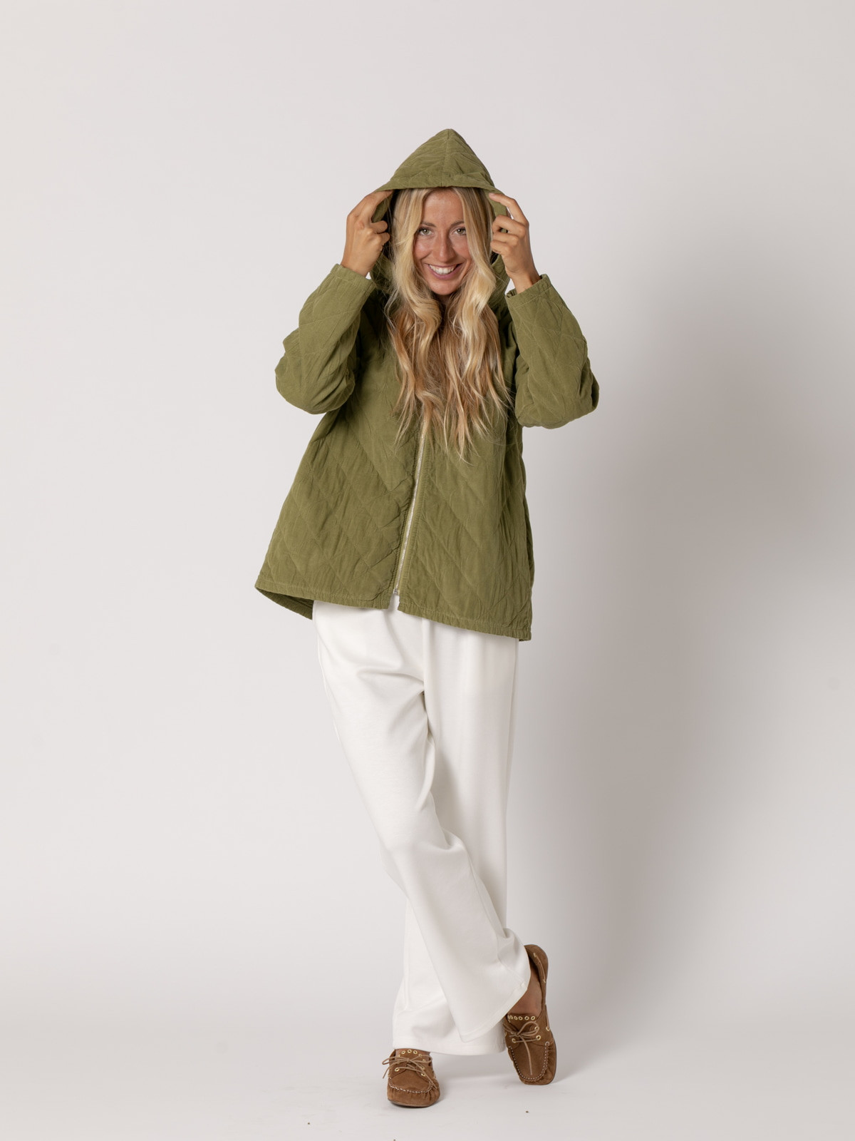 Chaqueta micro pana acolchada color Oliva