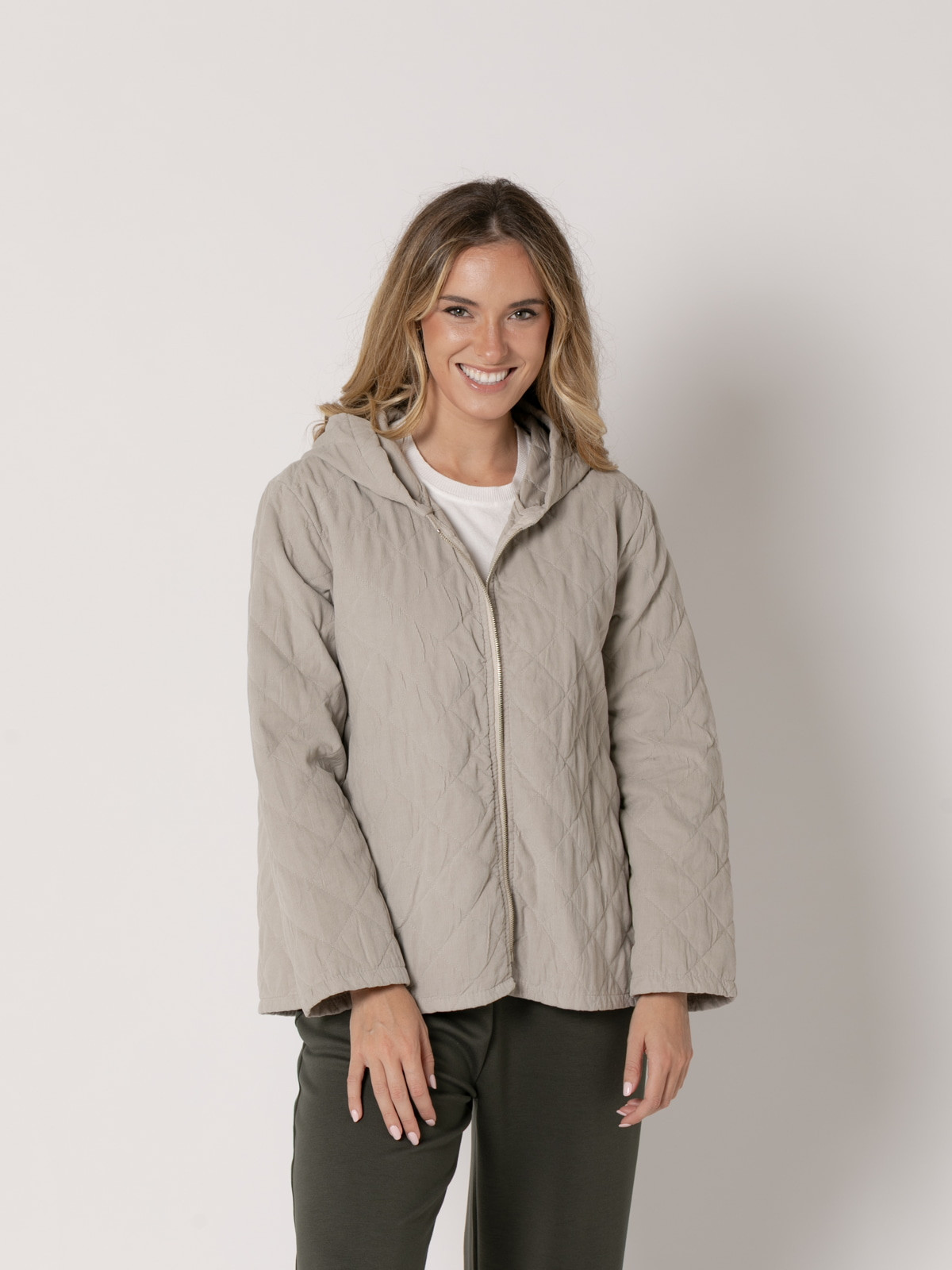 Chaqueta micro pana acolchada color Beige