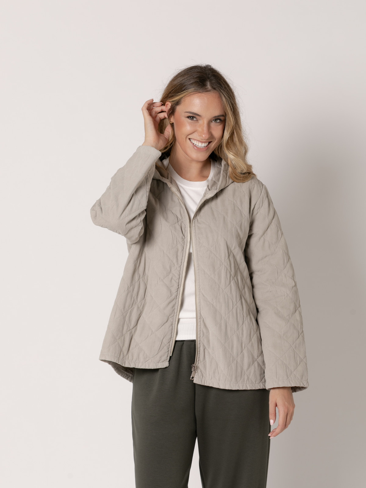 Chaqueta micro pana acolchada color Beige