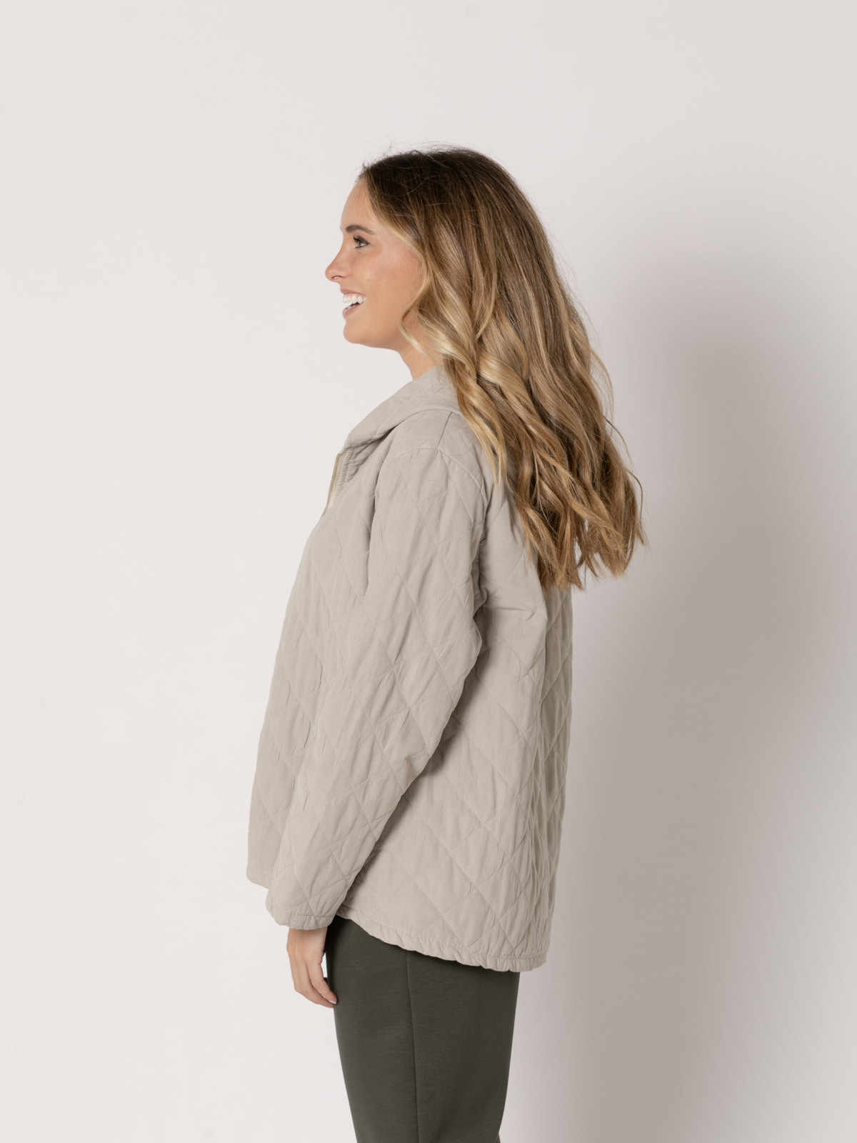 Chaqueta micro pana acolchada color Beige