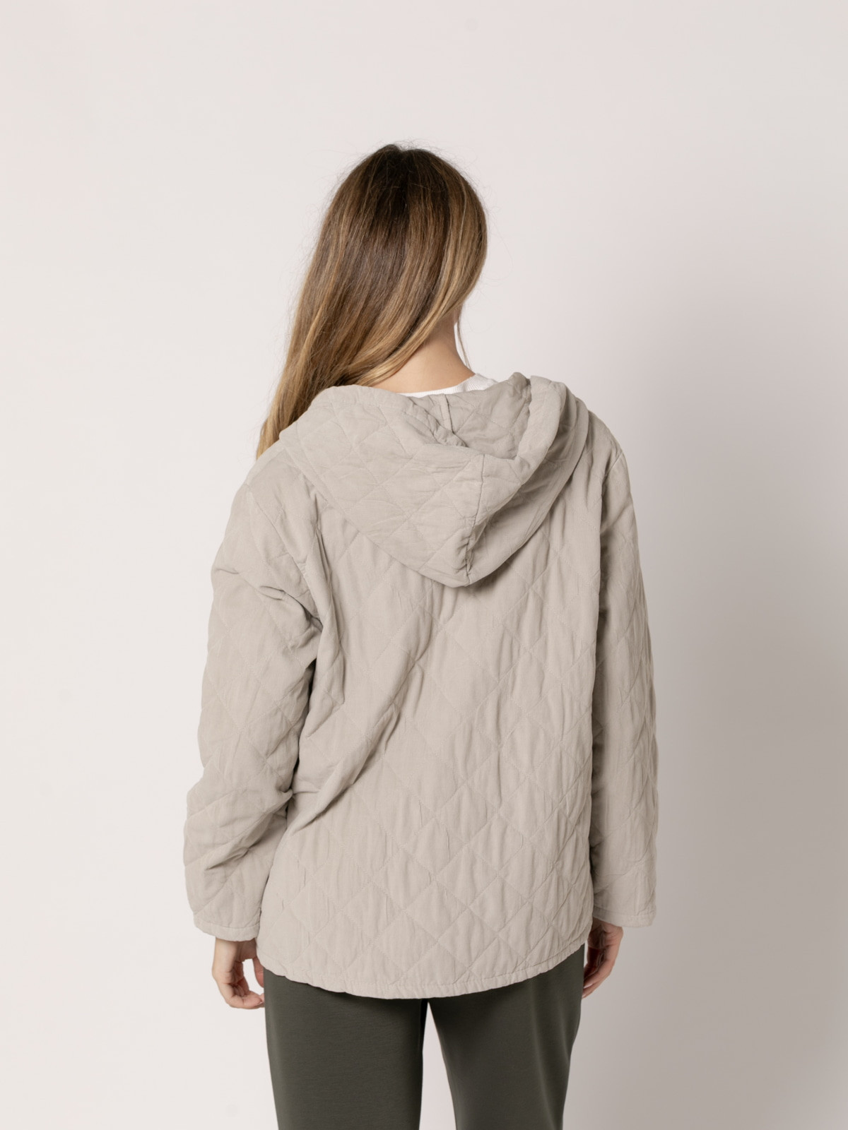 Chaqueta micro pana acolchada color Beige