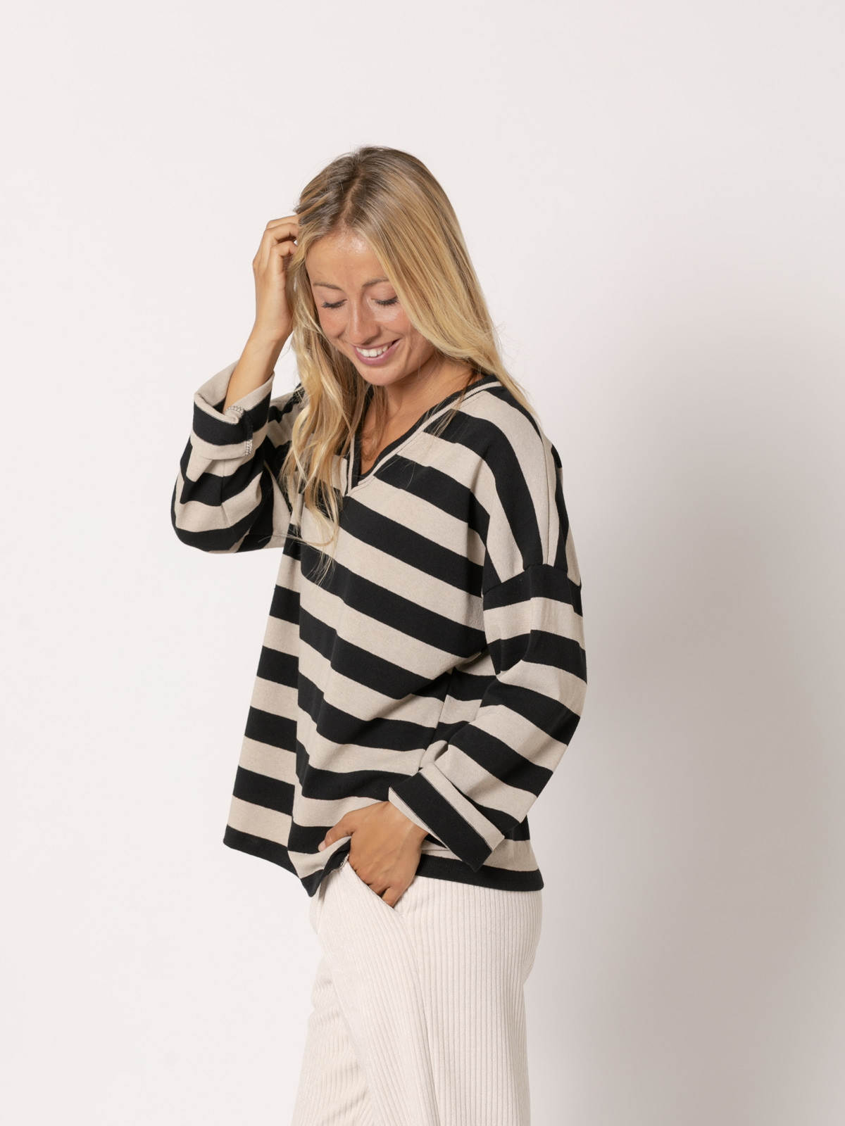 100% cotton striped V-neck sweater  Black colour