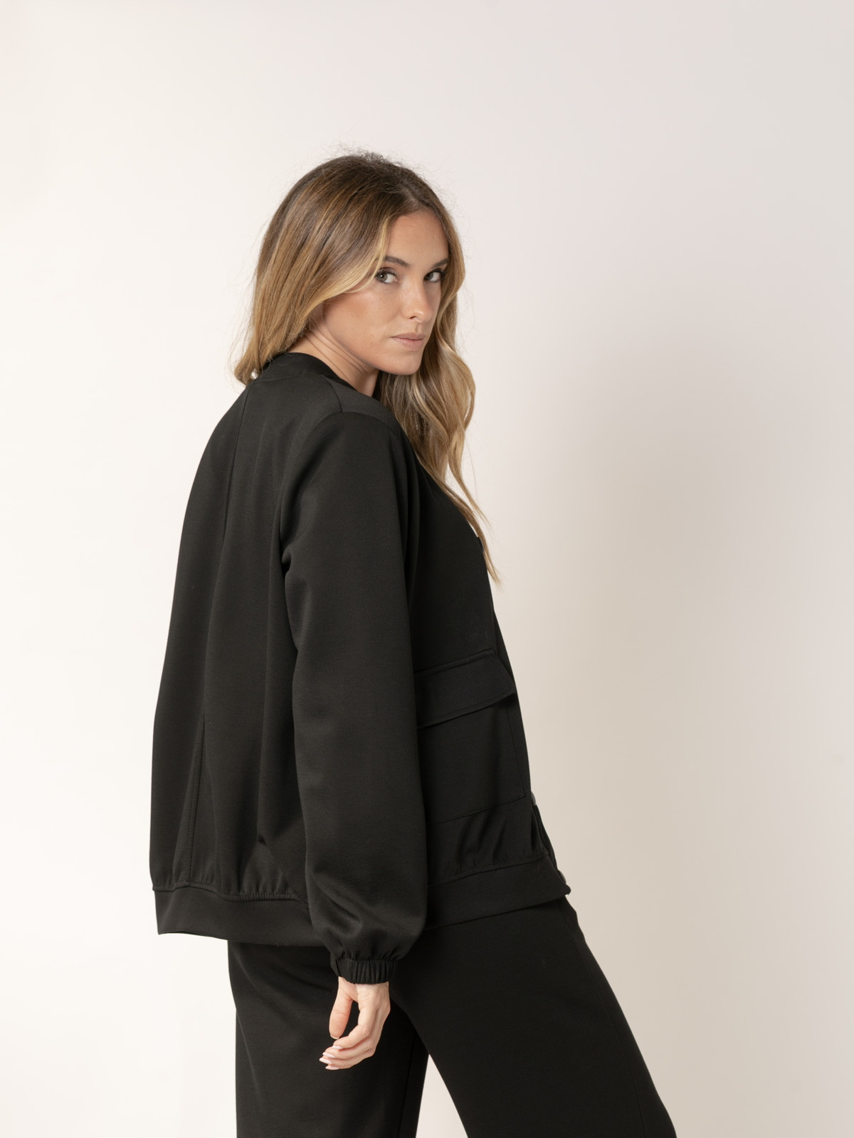 Chaqueta bomber soft bolsillos color Negro