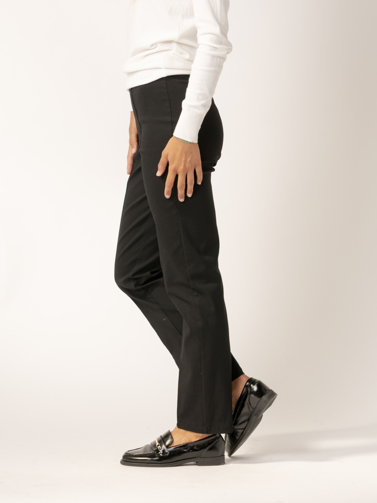 Pantalón elástico costura central color Negro