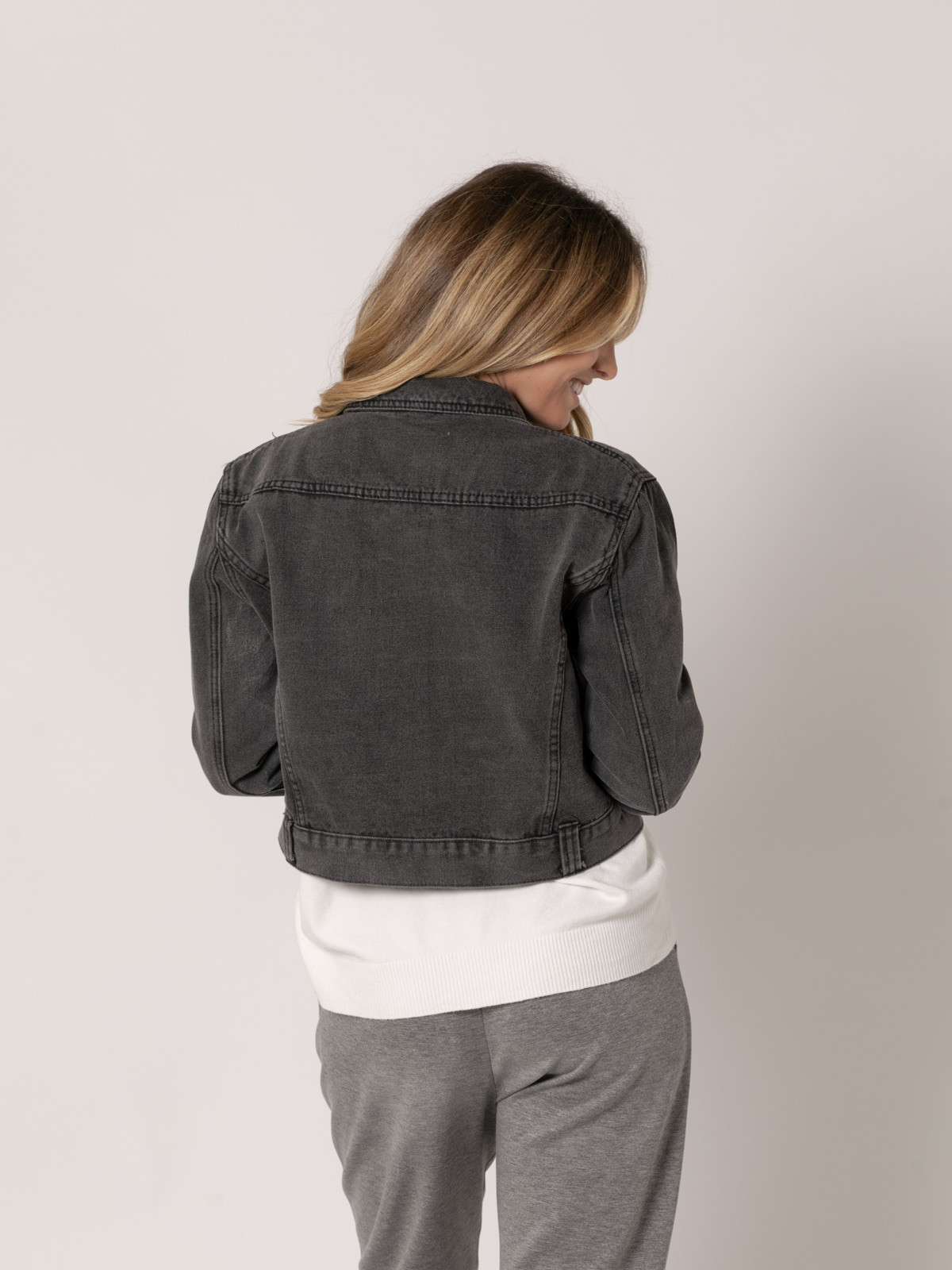 Chaqueta vaquera corta 4 bolsillos color Negro