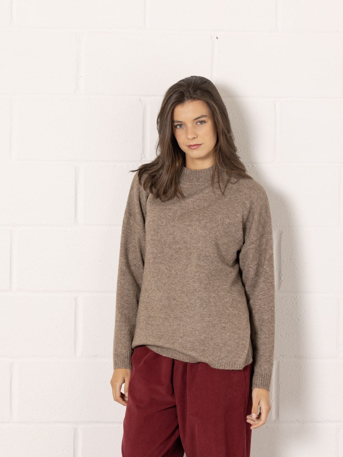 Soft oversized jersey with rolled-up hem  Marrón  colour