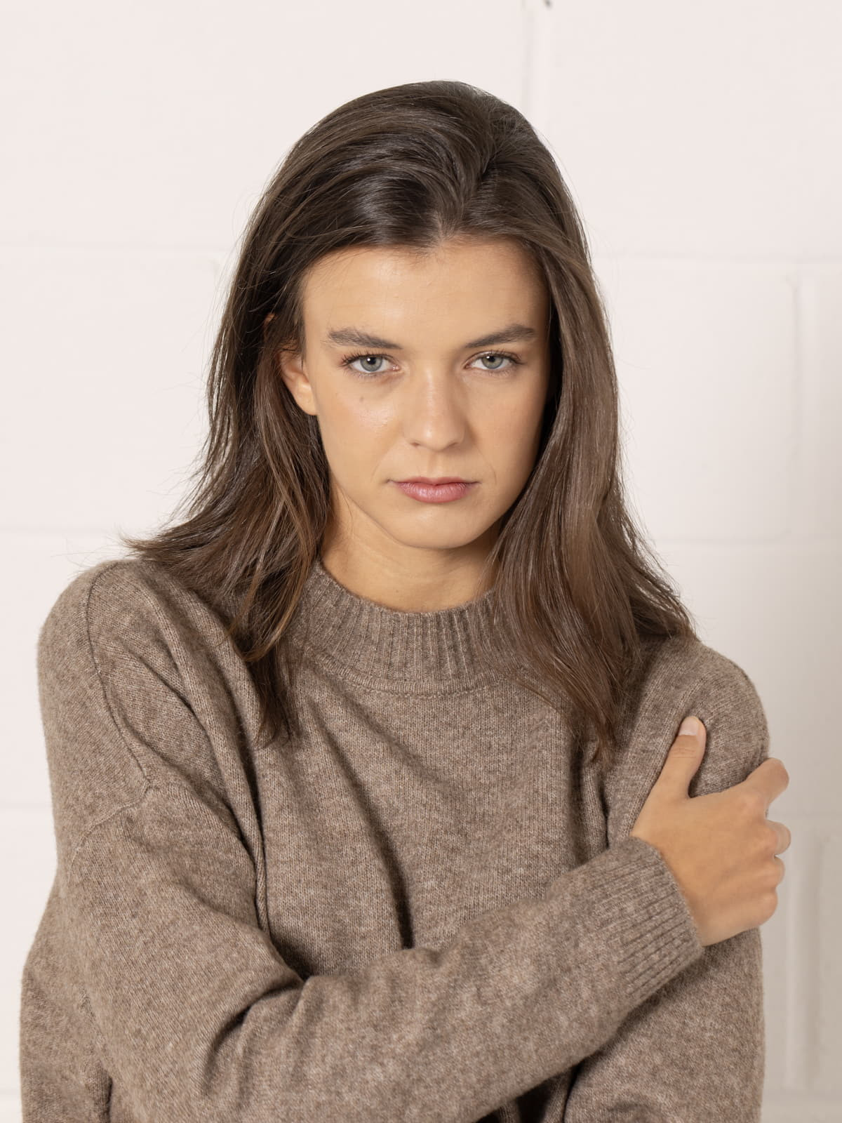 Soft oversized jersey with rolled-up hem  Marrón  colour