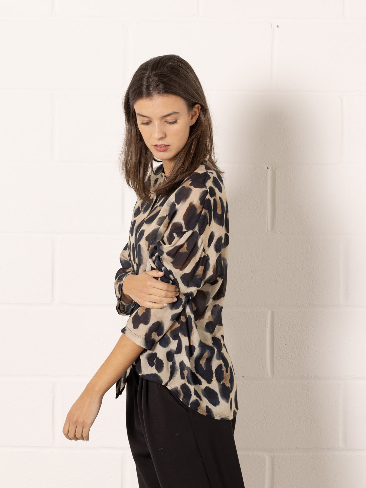 Fluid animal print wool shirt  Black colour