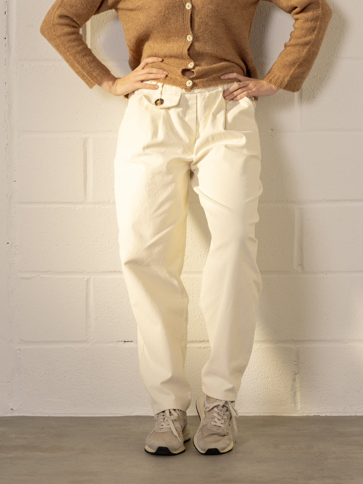 Momfit stretch micro-corduroy trousers  Marfil colour