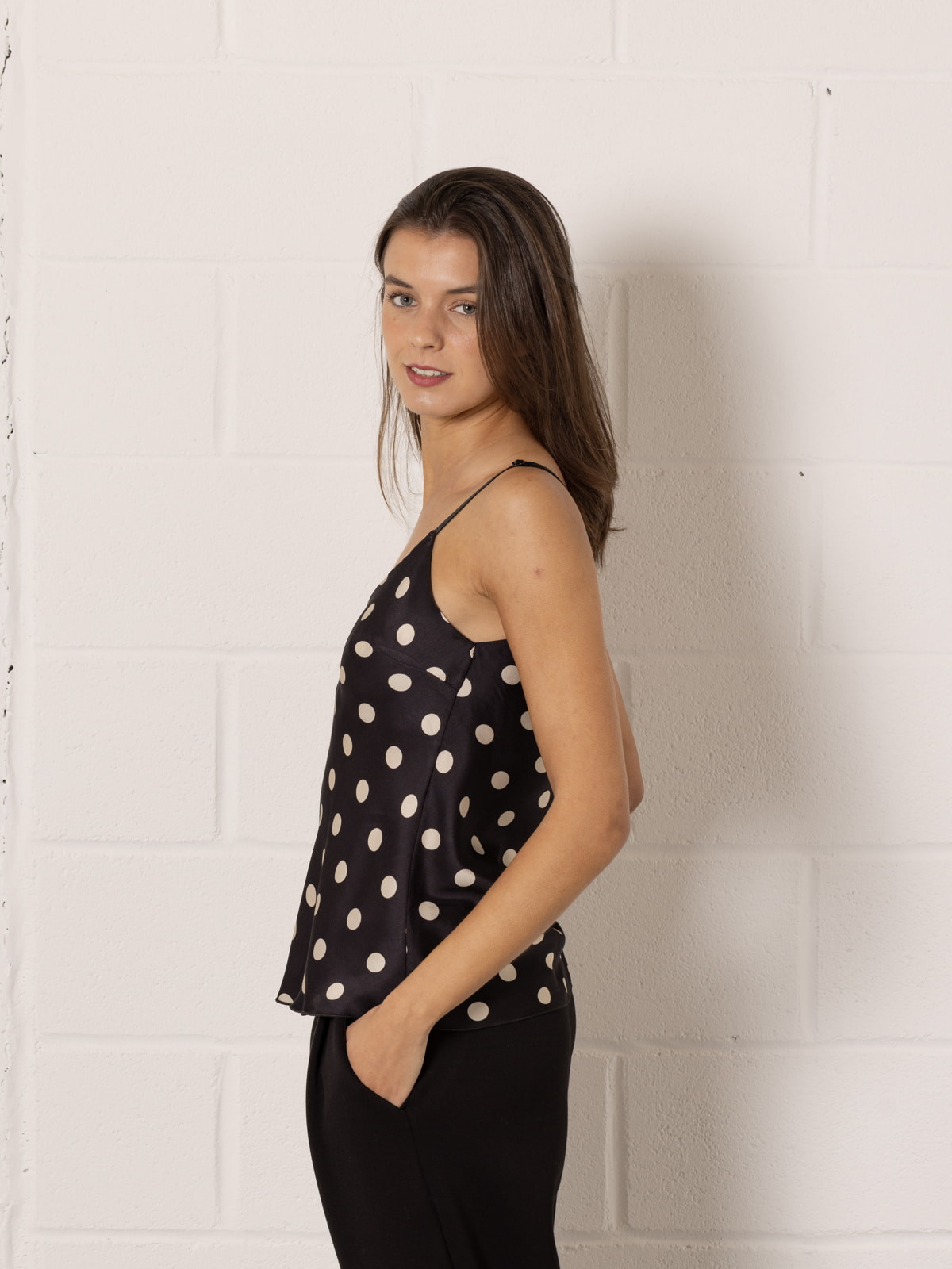 Top tirente motas color Negro