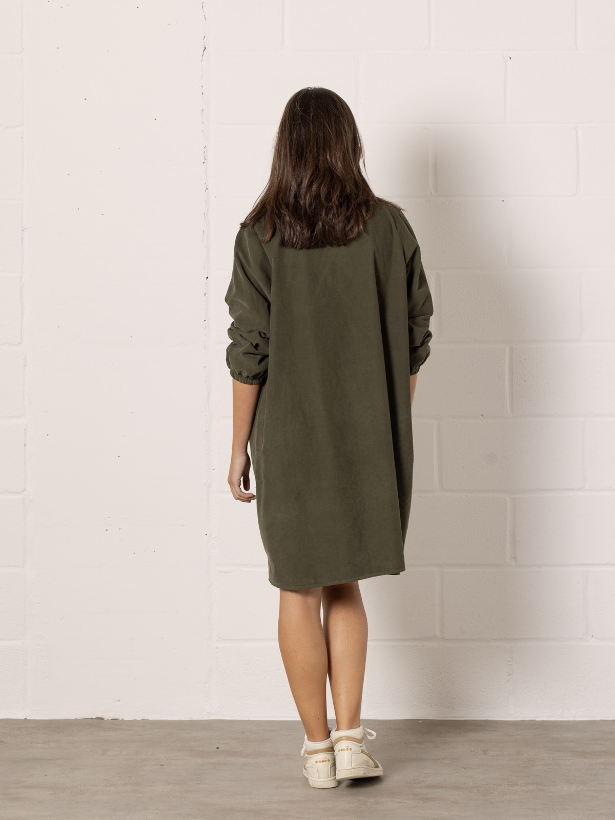 Vestido de pana puño elástico color Verde Militar