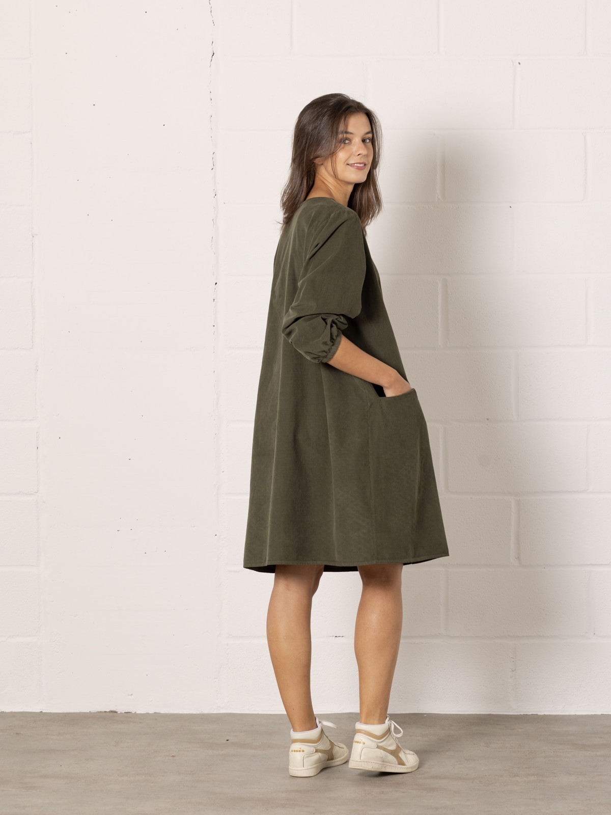 Vestido de pana puño elástico color Verde Militar