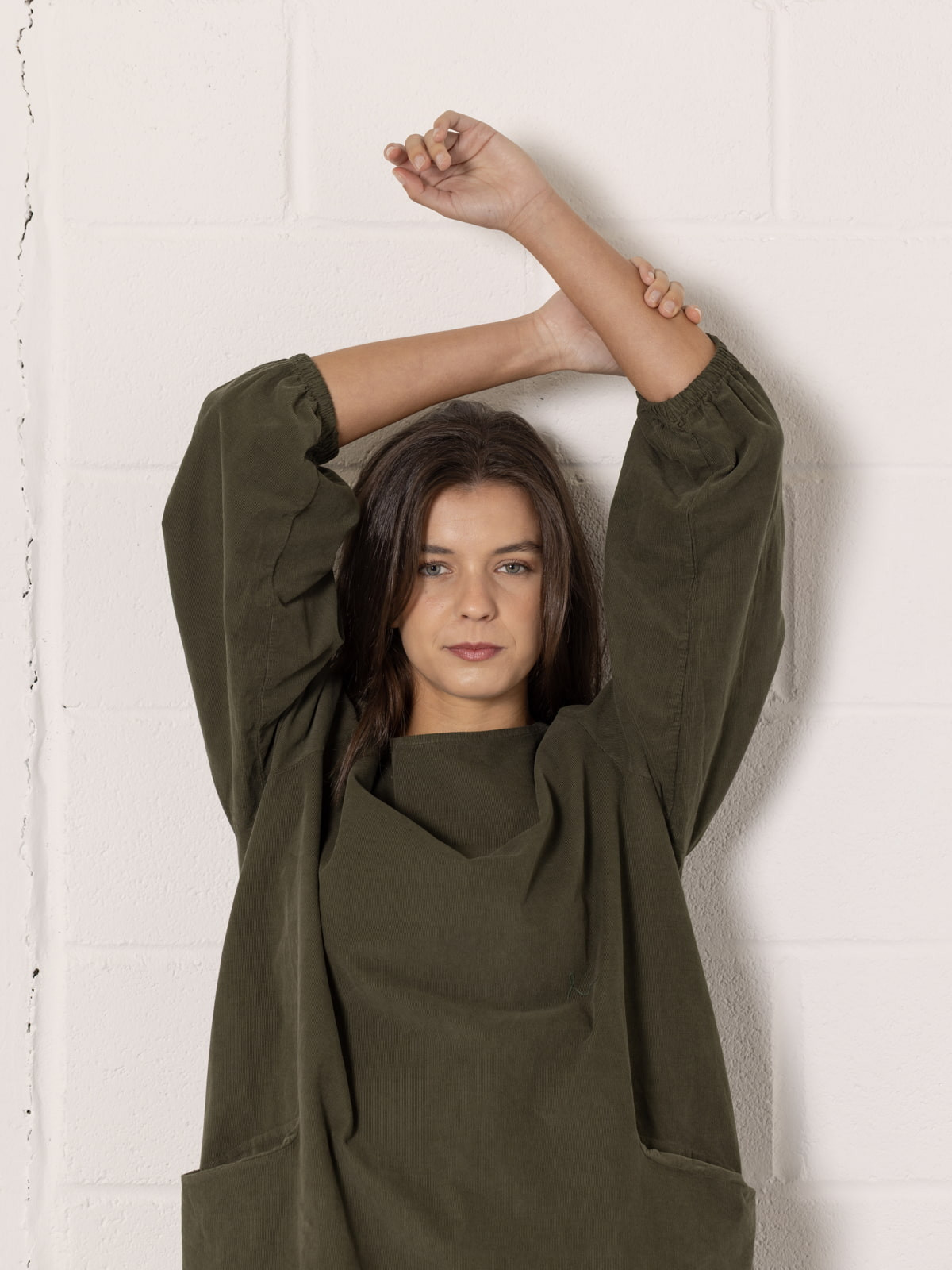 Vestido de pana puño elástico color Verde Militar