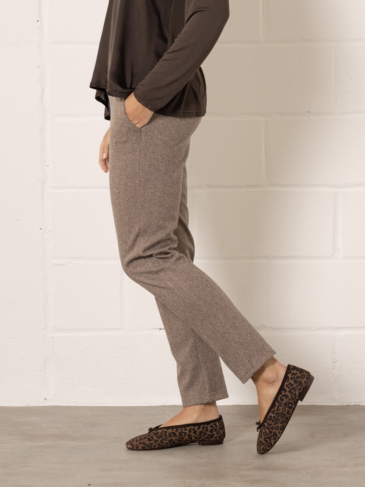 Pantalón comfy espiga color Taupe