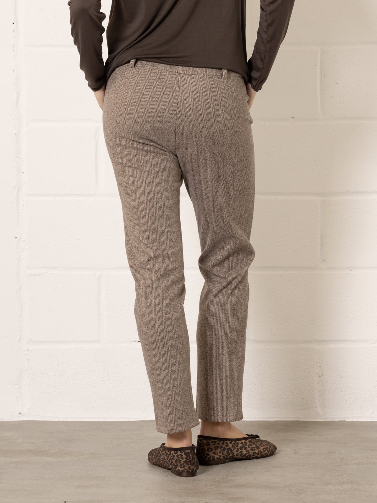 Pantalón comfy espiga color Taupe