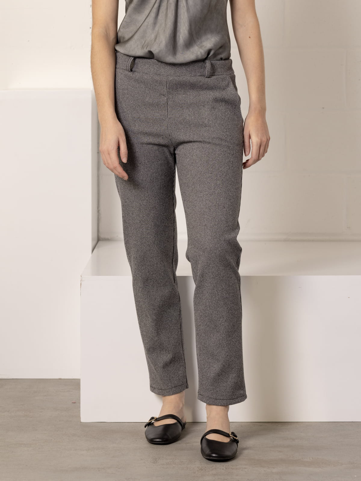 Comfy plaid pants  Black colour