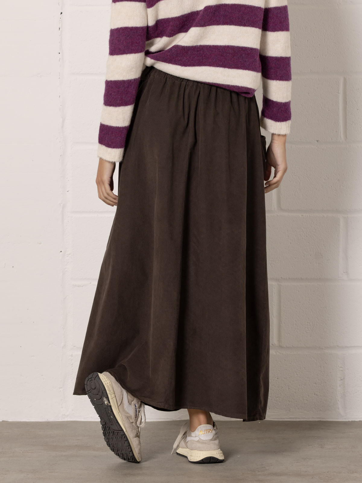 Corduroy skirt with pockets and belt loops  Marrón  colour