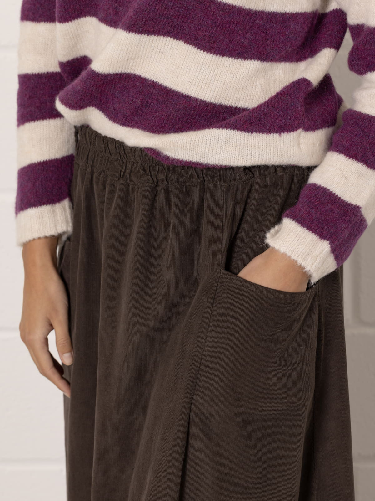 Corduroy skirt with pockets and belt loops  Marrón  colour