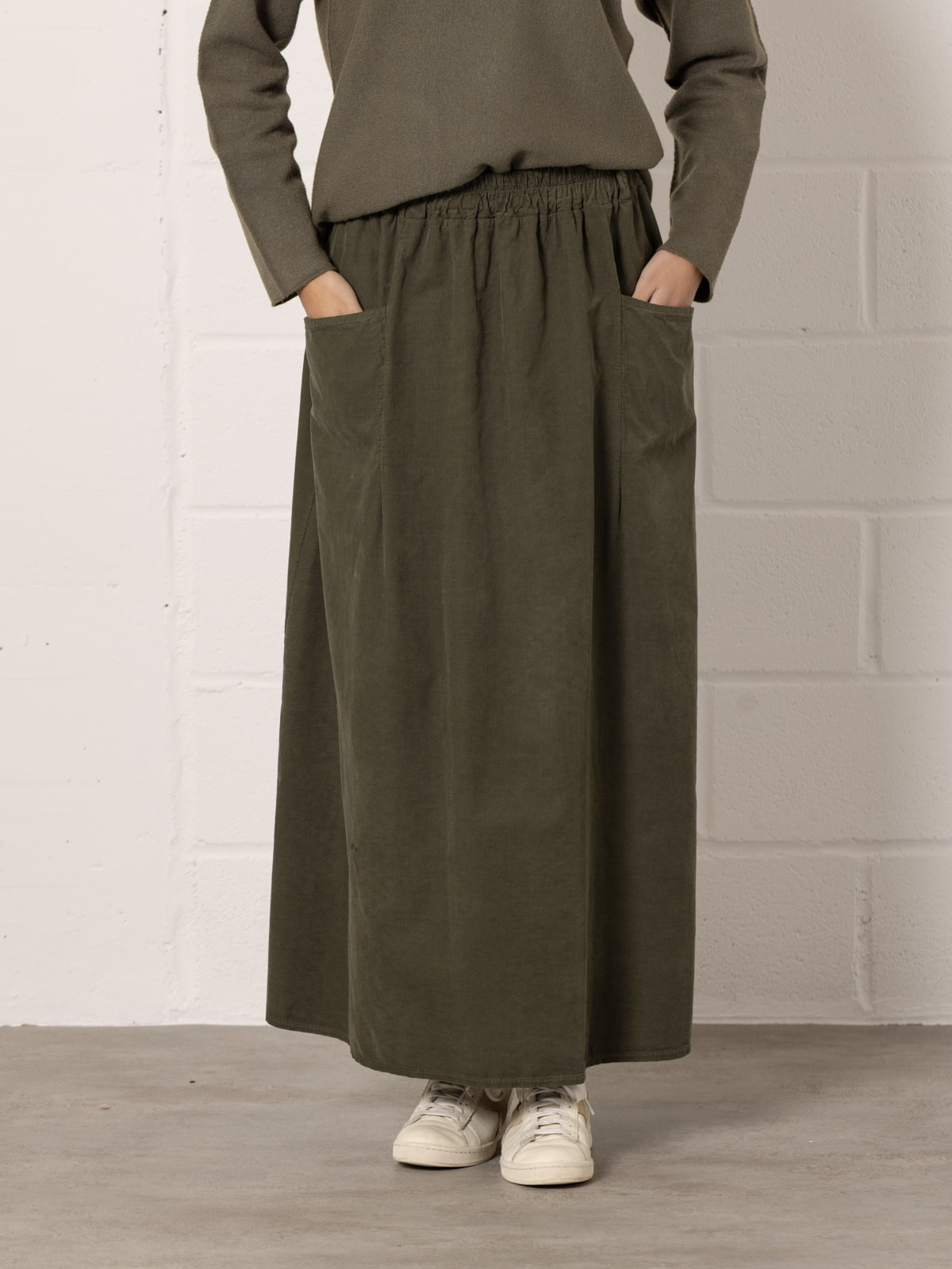 Corduroy skirt with pockets and belt loops  Green Militar colour