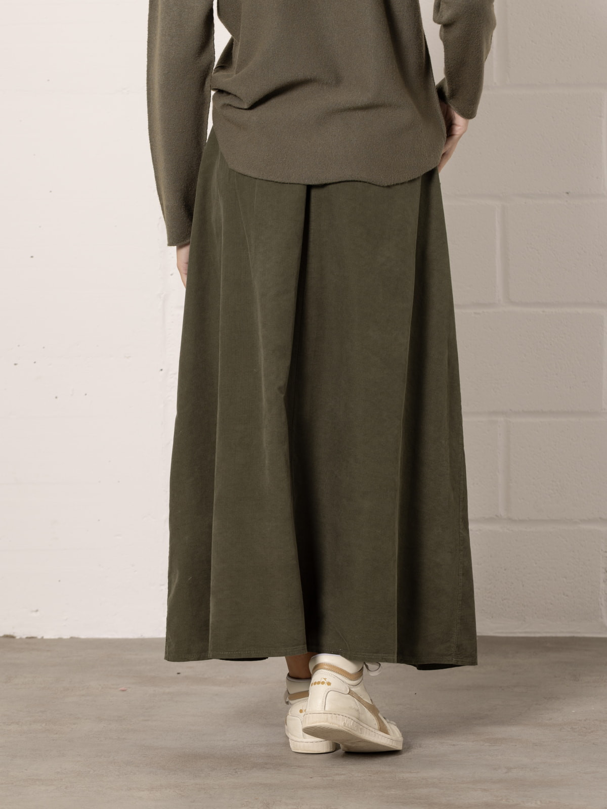 Corduroy skirt with pockets and belt loops  Green Militar colour