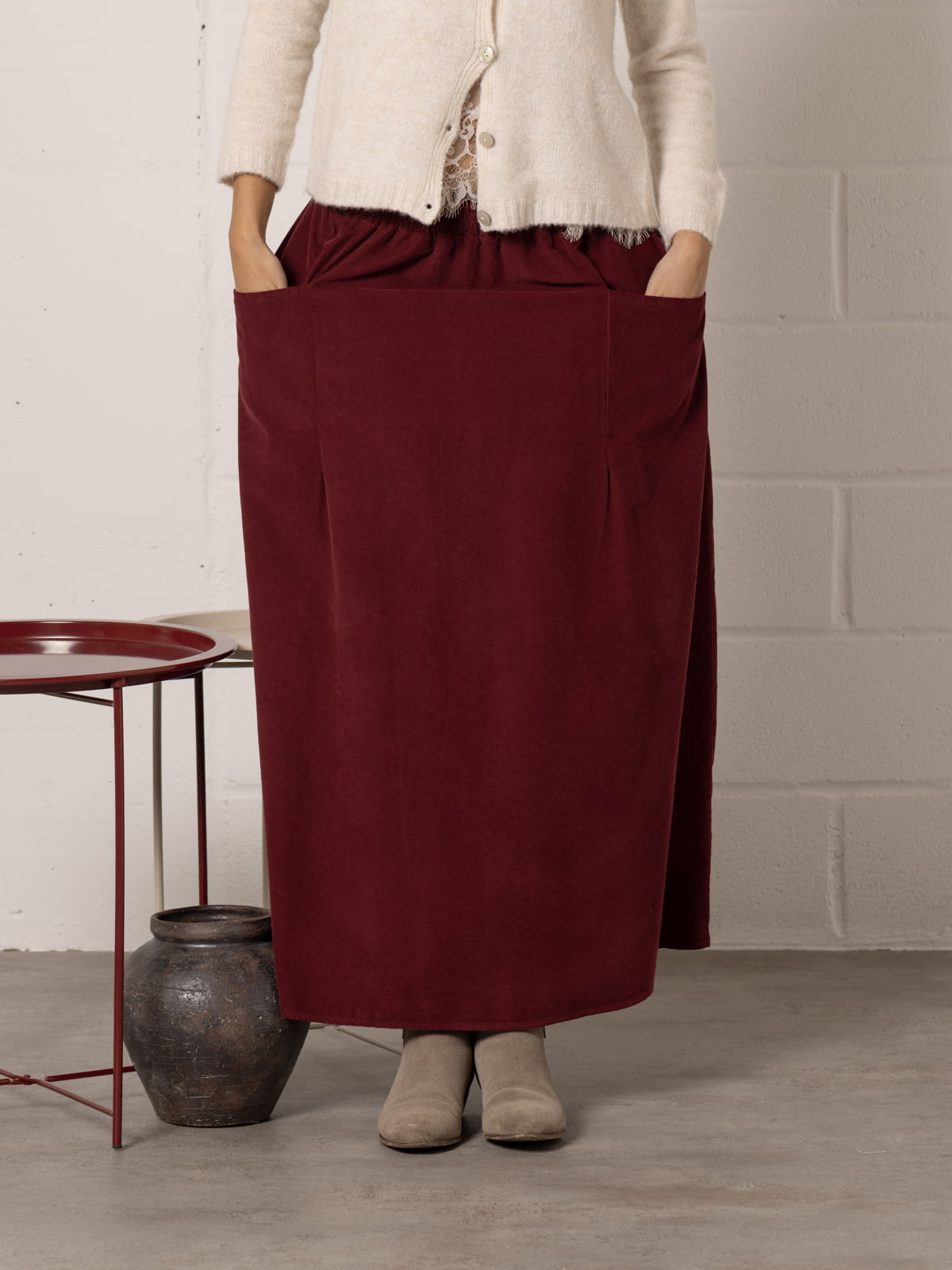 Corduroy skirt with pockets and belt loops  Bordeaux colour