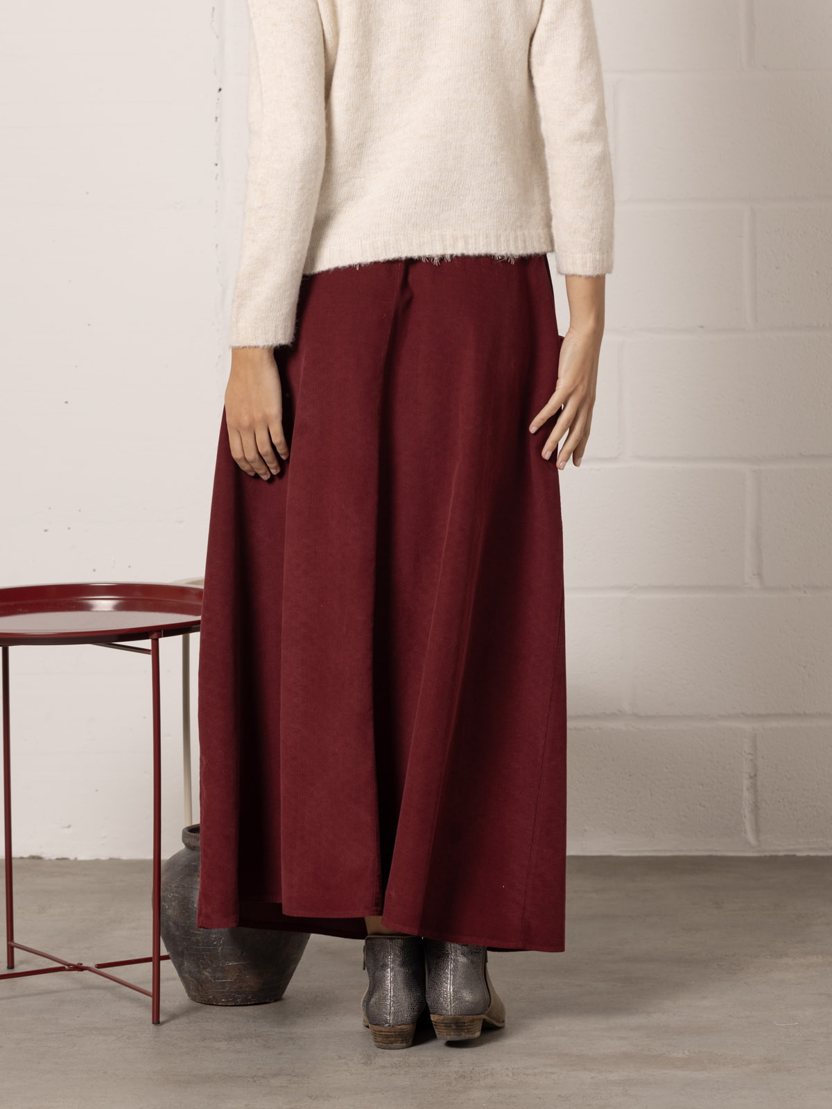 Corduroy skirt with pockets and belt loops  Bordeaux colour