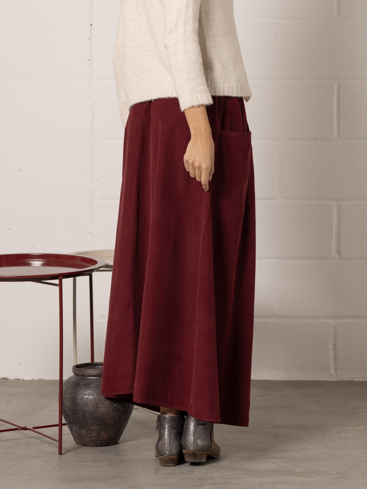 Corduroy skirt with pockets and belt loops  Bordeaux colour