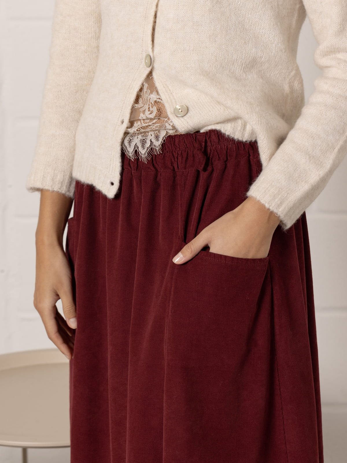 Corduroy skirt with pockets and belt loops  Bordeaux colour