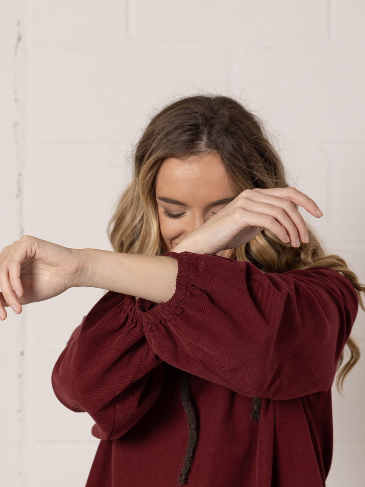 Vestido de pana puño elástico color Burdeos