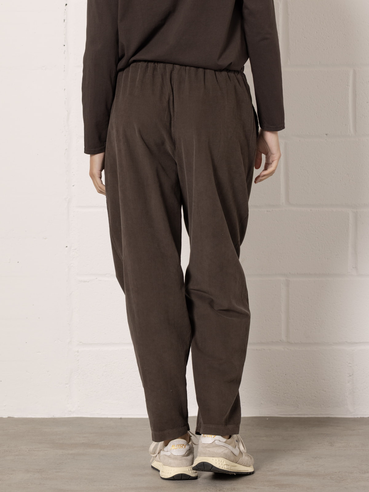 Micro-corduroy trousers without elastic  Marrón  colour