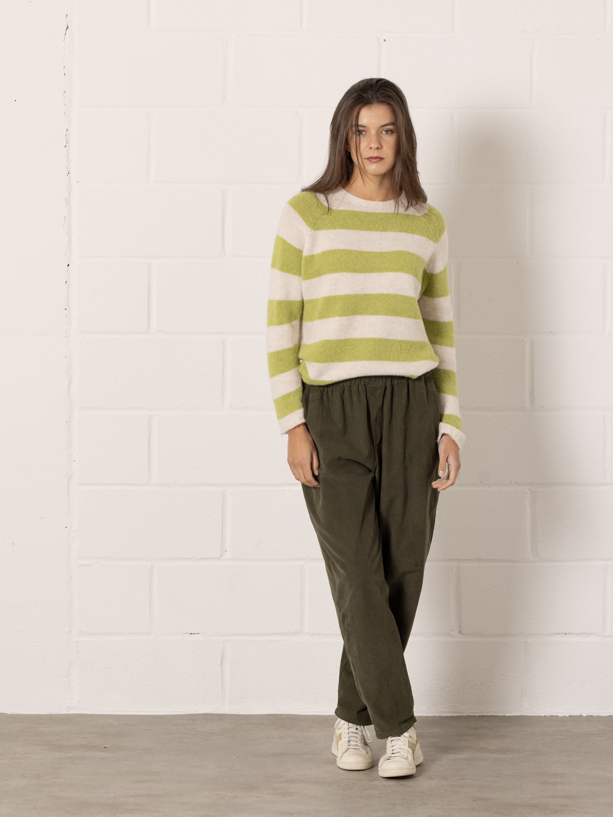 Pantalón micropana sin elástico color Verde Militar