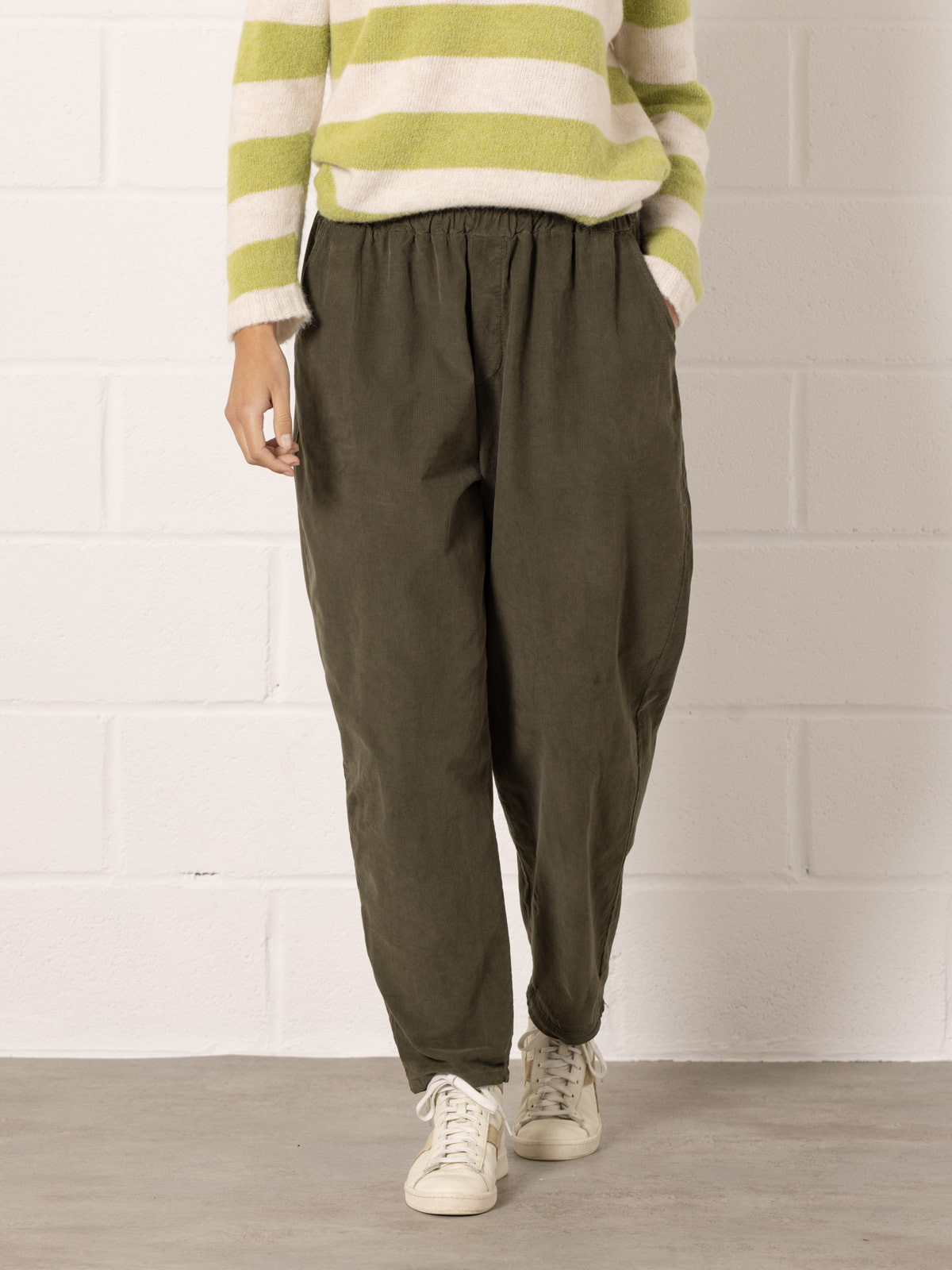 Pantalón micropana sin elástico color Verde Militar