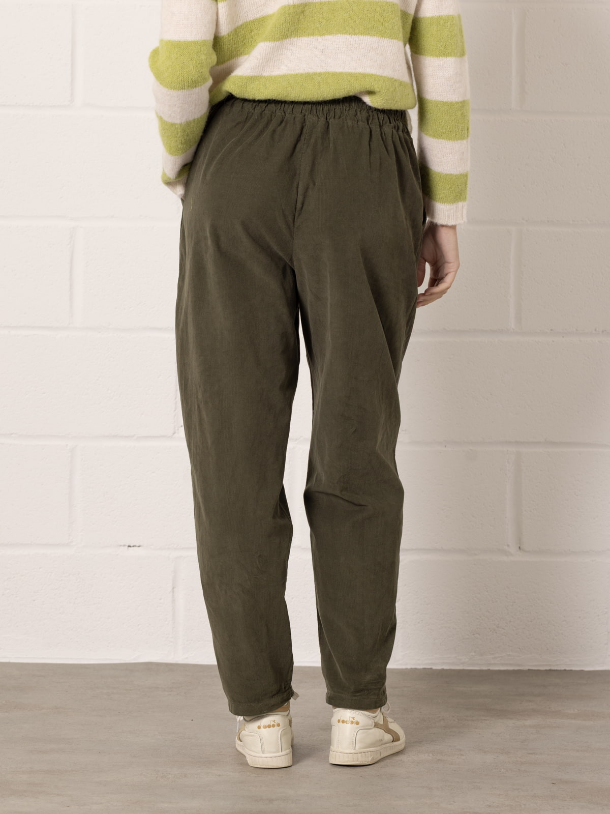 Pantalón micropana sin elástico color Verde Militar