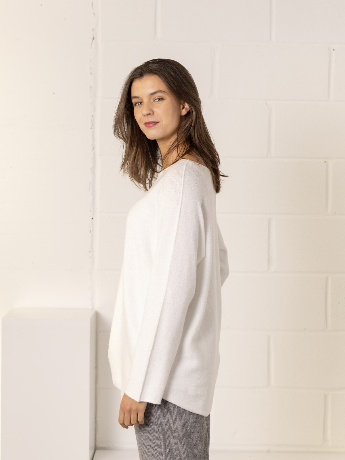 Basic sweater with boat neck  Marfil colour