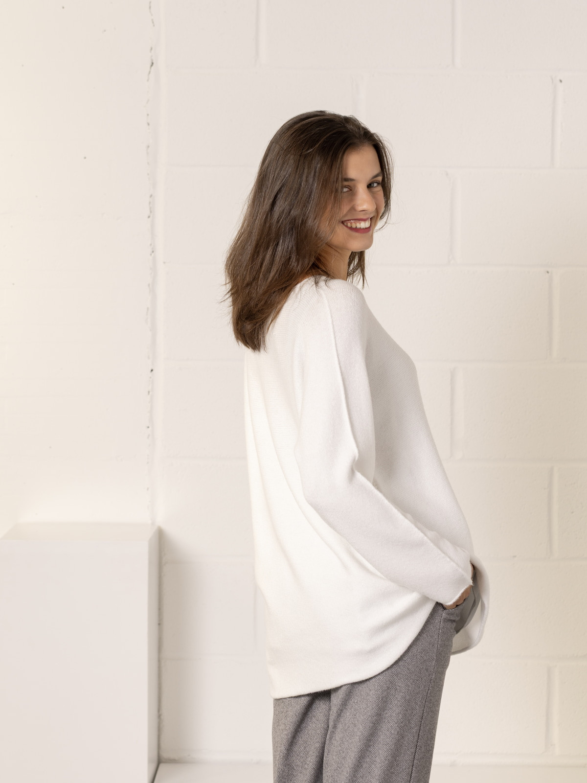 Basic sweater with boat neck  Marfil colour