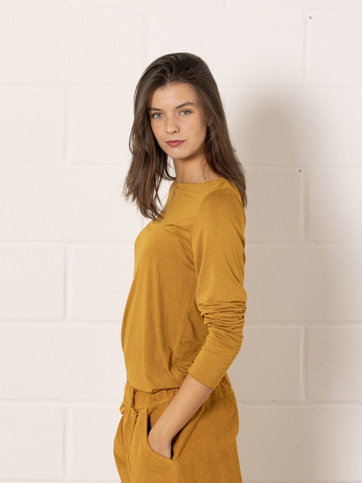 Camiseta soft con cachemires color Ocre