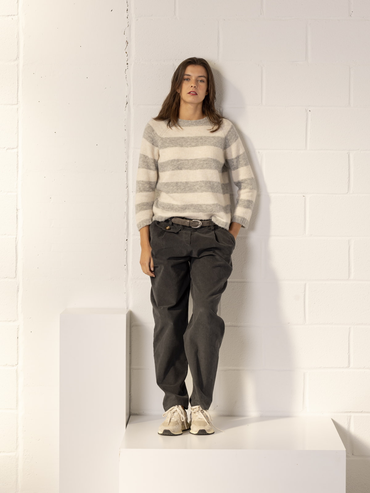 Pantalón micropana elástica momfit color Gris