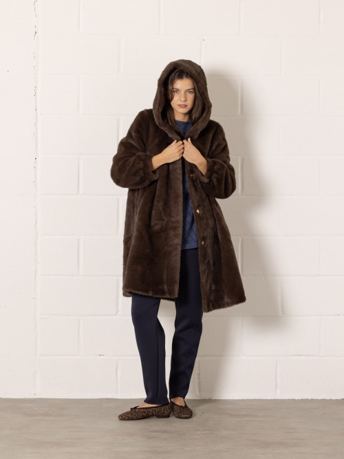Chaquetón midi con capucha color Marrón 