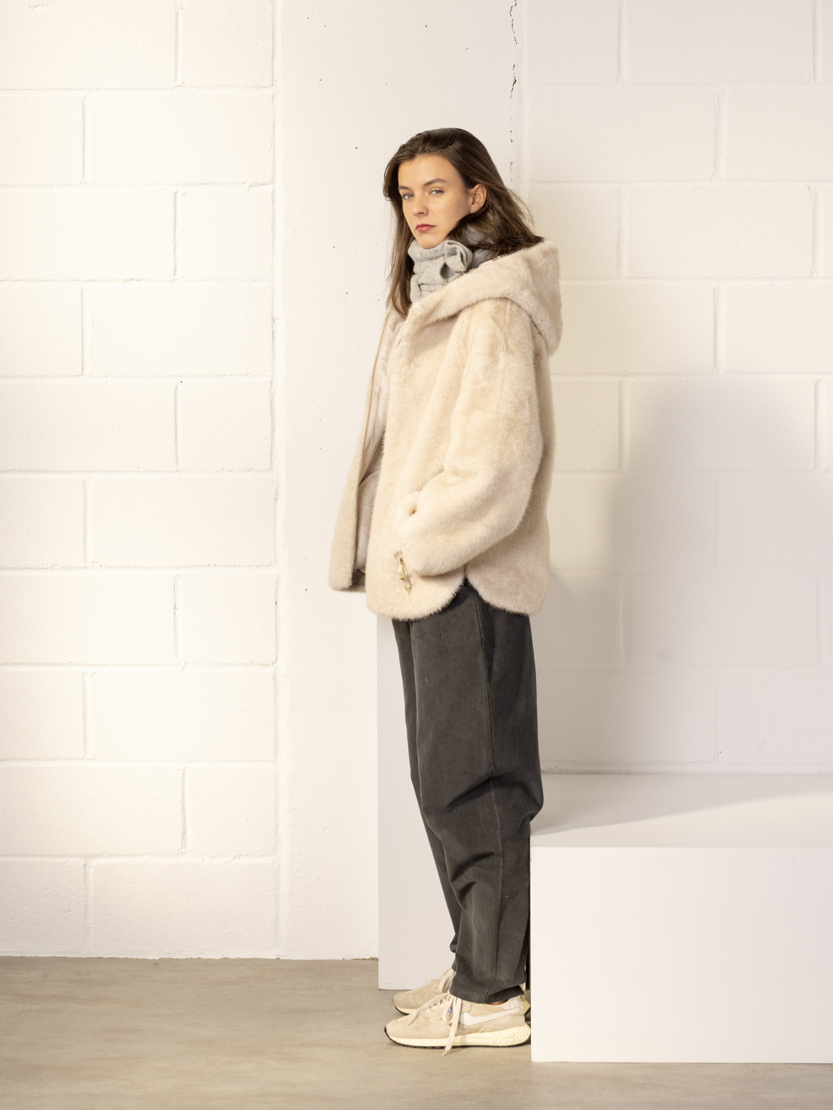 Cazadora ecopiel detalle bolsillo color Beige