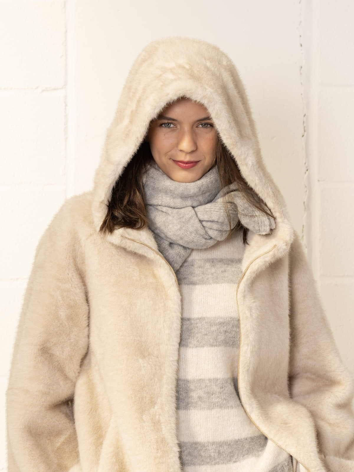 Cazadora ecopiel detalle bolsillo color Beige