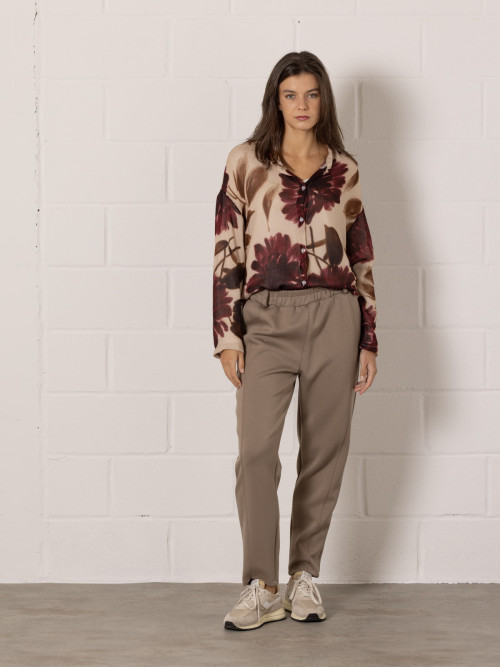 Pantalón confy regular fit color Taupe