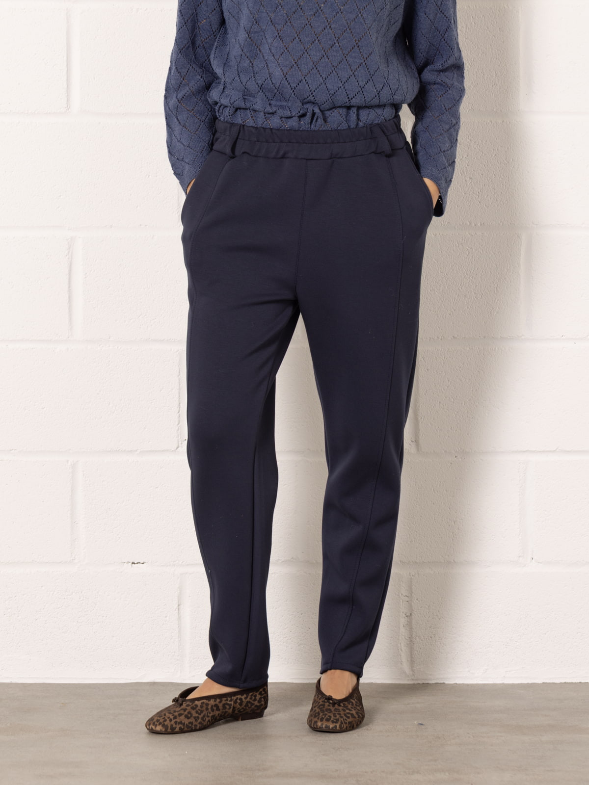 Pantalón confy regular fit color azul noche