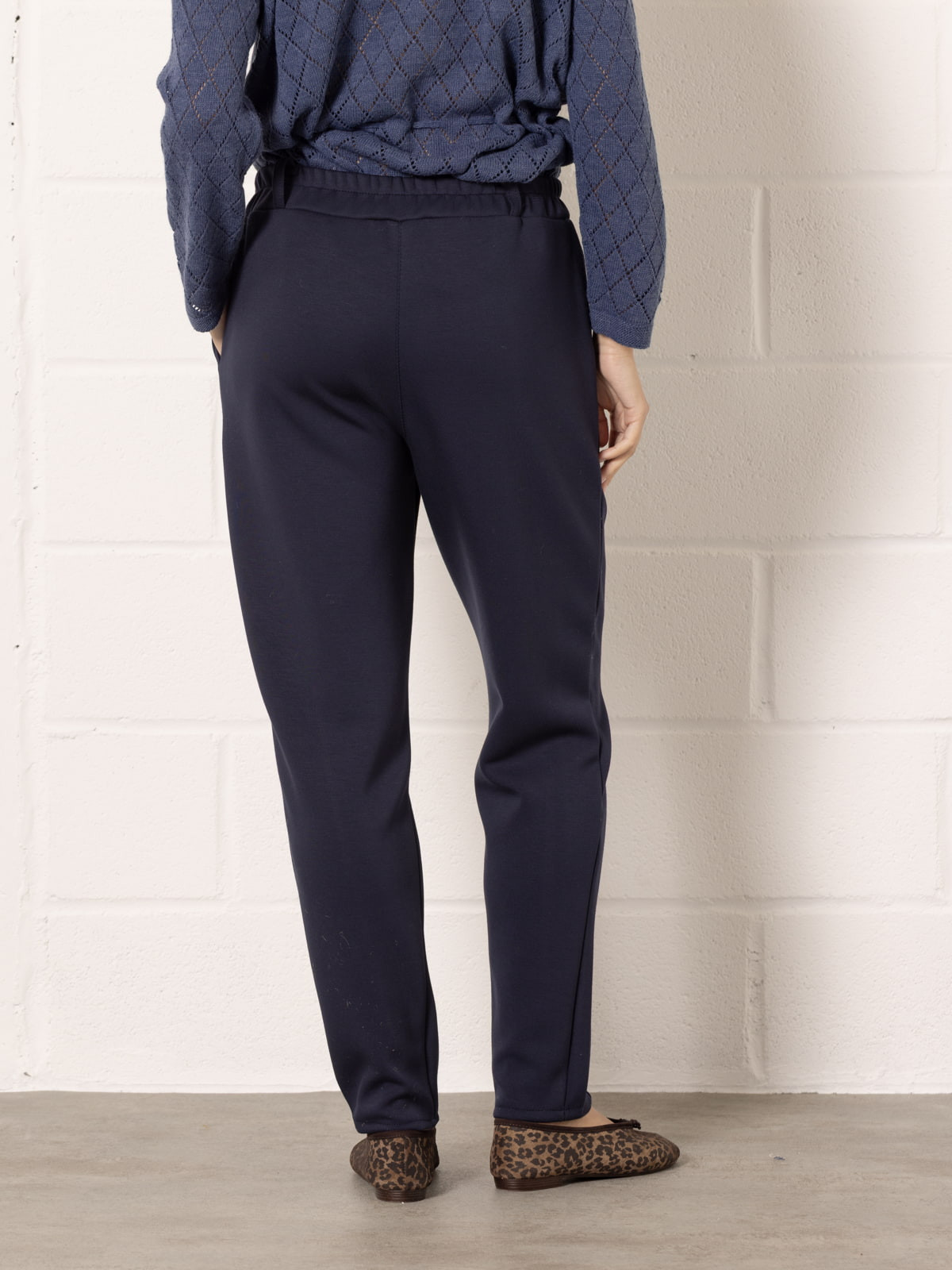 Pantalón confy regular fit color azul noche